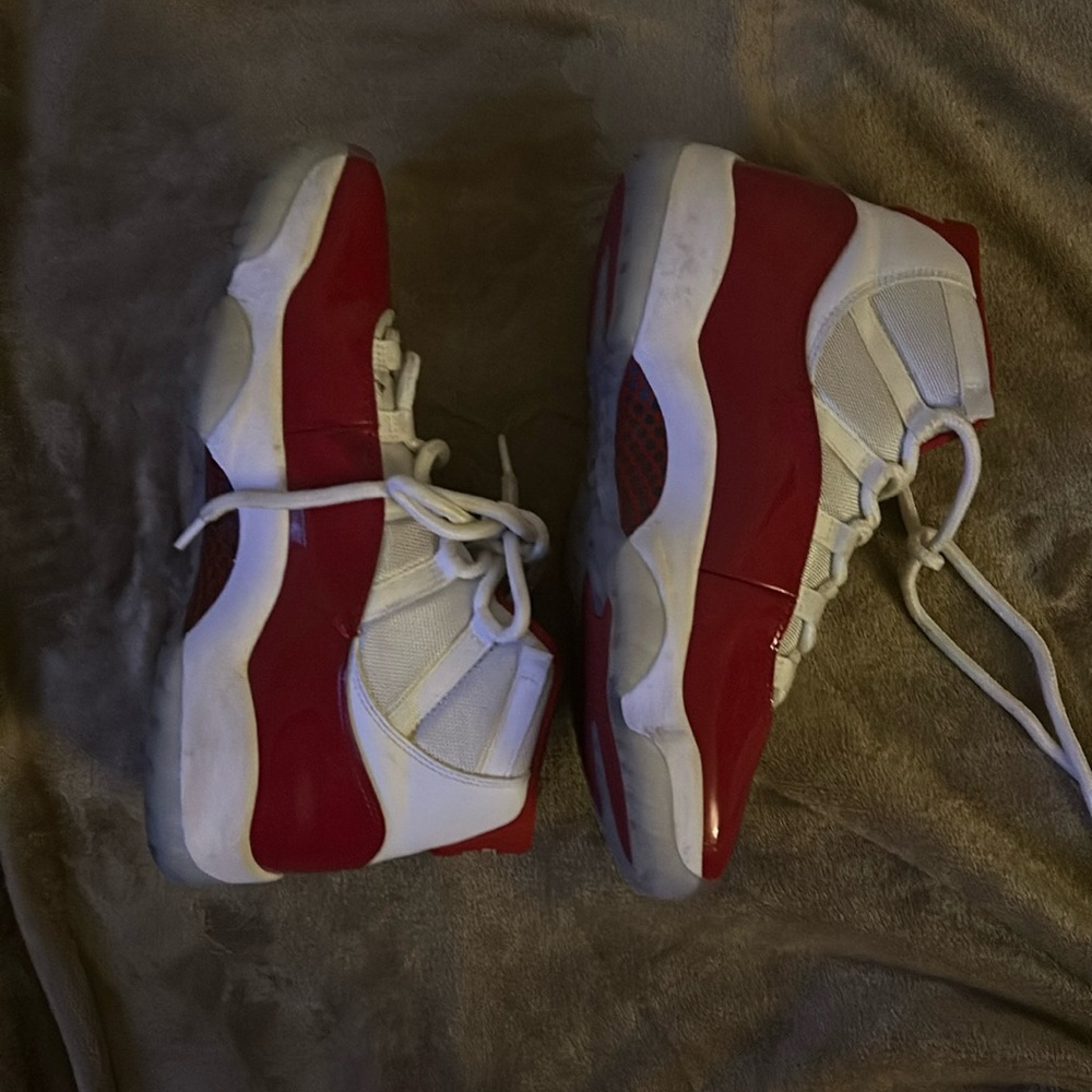 2022
Air Jordan 11 Retro 'Cherry'  As is size 10